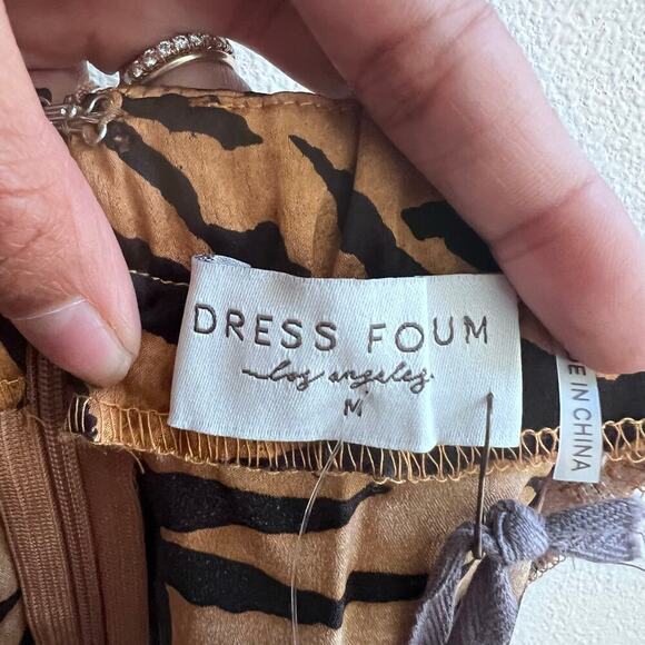 NEW Dress Forum Los Angeles Women's M Animal Print Midi Skirt Goldenrod Black - Picture 7 of 7